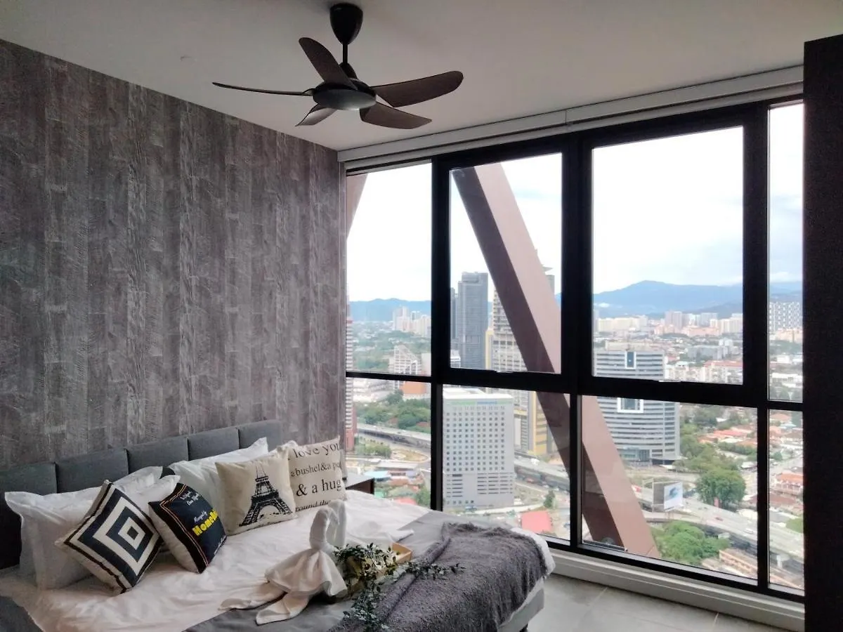 Appartamento Scarletz Suites Klcc I Homebrickz Kuala Lumpur