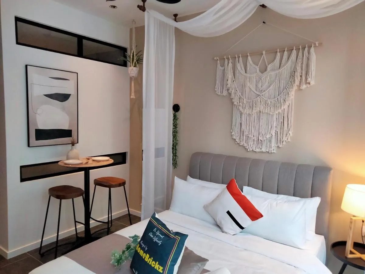 Appartamento Scarletz Suites Klcc I Homebrickz Kuala Lumpur