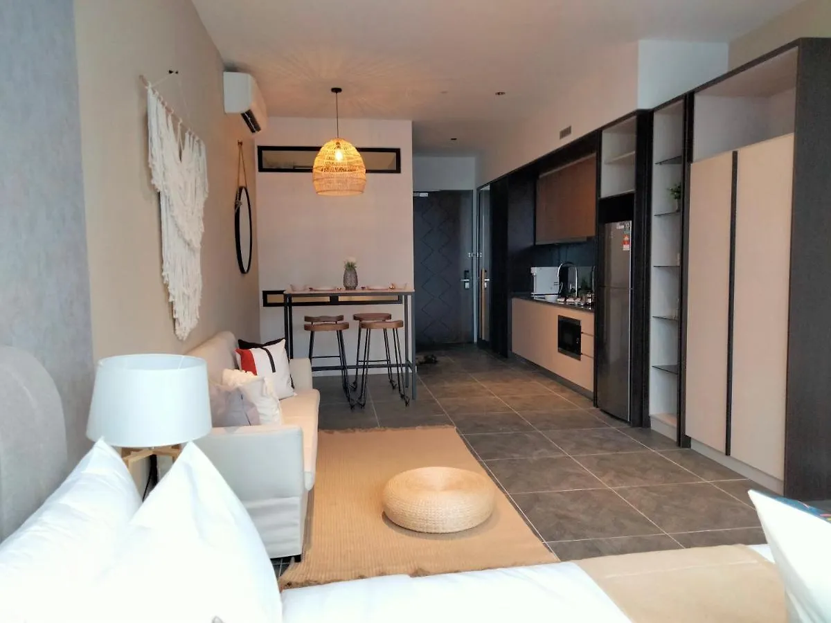Scarletz Suites Klcc I Homebrickz Kuala Lumpur Appartamento